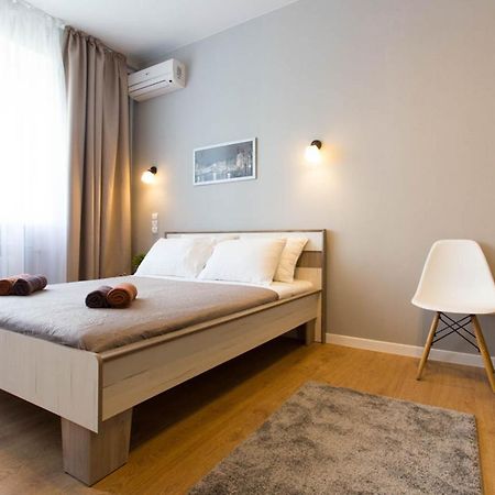Modern Studio, Metro Yaroslava Mudroho And Universytet - Chernyshevska Str 95-2 Харков Екстериор снимка